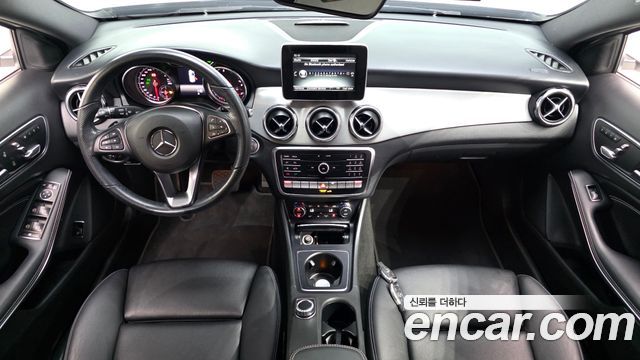 Mercedes-Benz GLA-Class GLA250 4MATIC