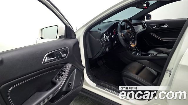 Mercedes-Benz GLA-Class GLA250 4MATIC