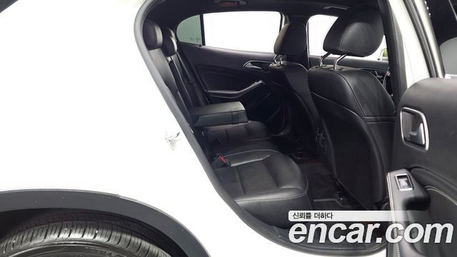 Mercedes-Benz GLA-Class GLA250 4MATIC