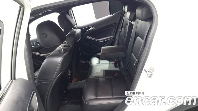 Mercedes-Benz GLA-Class GLA250 4MATIC