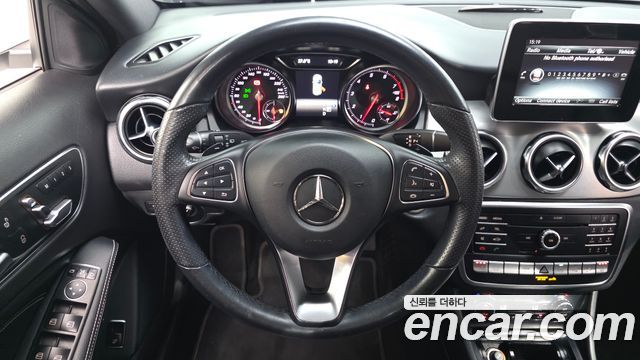 Mercedes-Benz GLA-Class GLA250 4MATIC