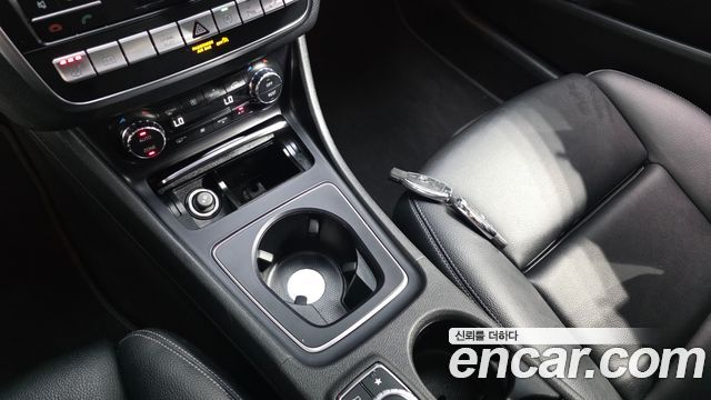 Mercedes-Benz GLA-Class GLA250 4MATIC