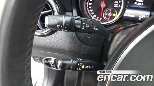 Mercedes-Benz GLA-Class GLA250 4MATIC