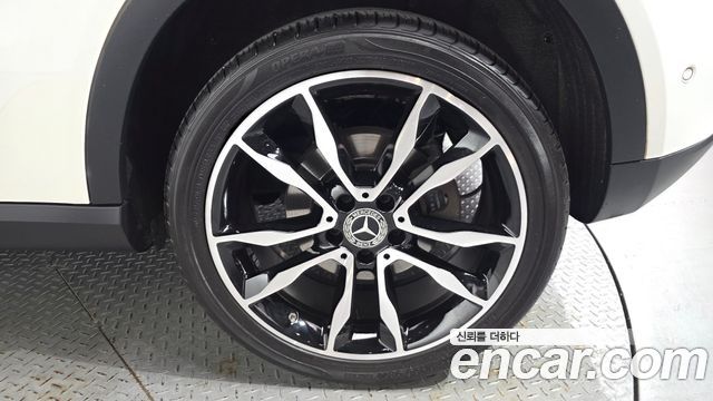 Mercedes-Benz GLA-Class GLA250 4MATIC