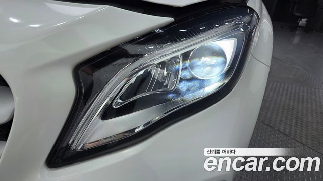 Mercedes-Benz GLA-Class GLA250 4MATIC