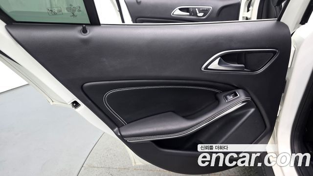 Mercedes-Benz GLA-Class GLA250 4MATIC