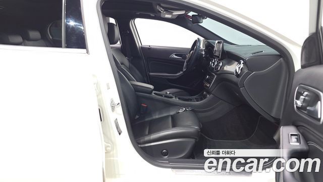 Mercedes-Benz GLA-Class GLA250 4MATIC