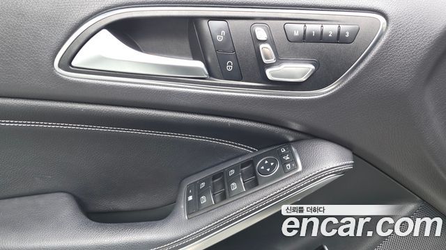 Mercedes-Benz GLA-Class GLA250 4MATIC