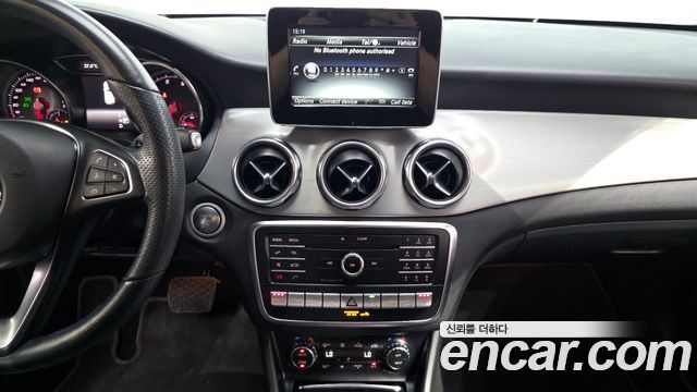 Mercedes-Benz GLA-Class GLA250 4MATIC