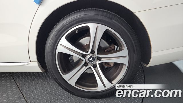 Mercedes-Benz E-Class E300 Avantgarde