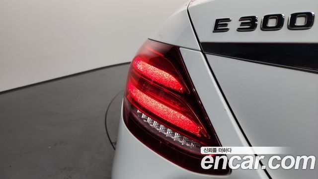 Mercedes-Benz E-Class E300 Avantgarde