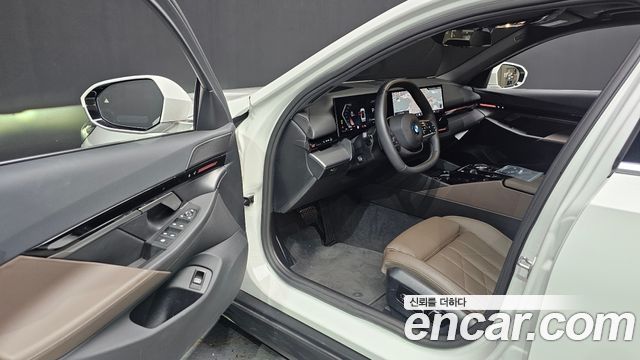 BMW 5-Series 520i