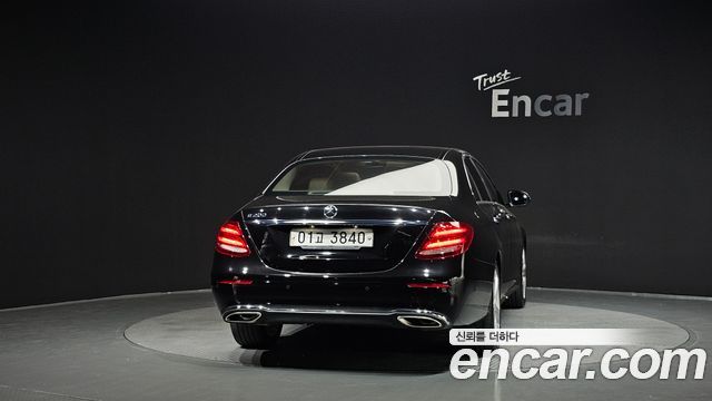 Mercedes-Benz E-Class E200 Avantgarde
