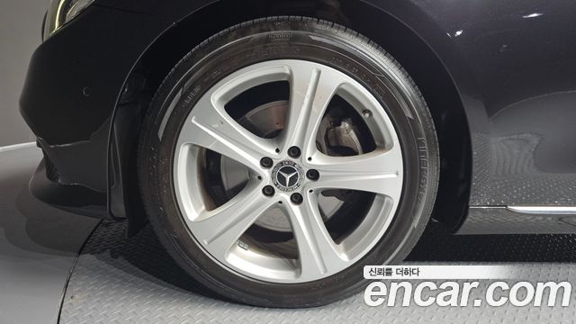 Mercedes-Benz E-Class E200 Avantgarde