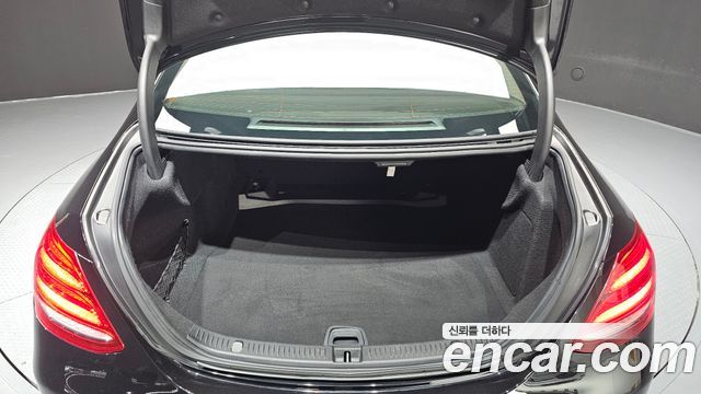 Mercedes-Benz E-Class E200 Avantgarde