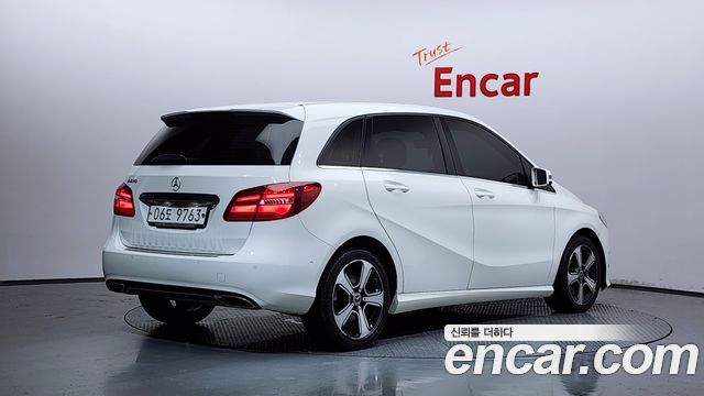 Mercedes-Benz B-Class B220