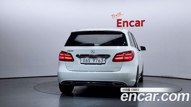 Mercedes-Benz B-Class B220