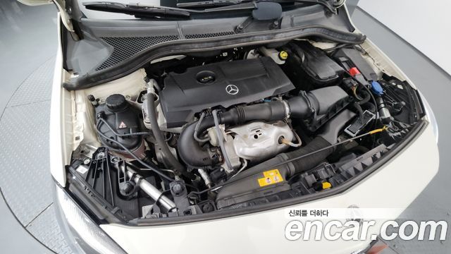 Mercedes-Benz B-Class B220