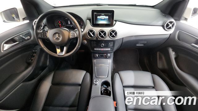 Mercedes-Benz B-Class B220