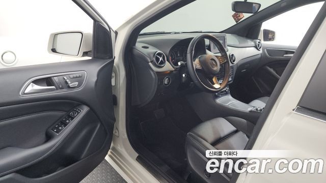 Mercedes-Benz B-Class B220