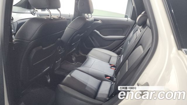 Mercedes-Benz B-Class B220