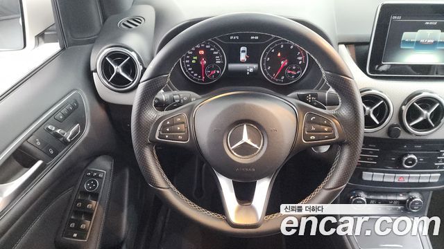 Mercedes-Benz B-Class B220