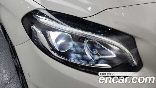 Mercedes-Benz B-Class B220