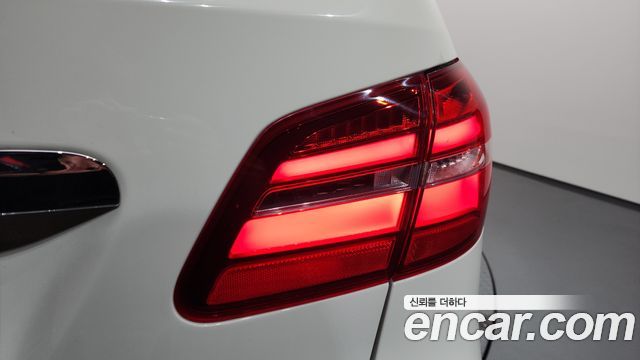 Mercedes-Benz B-Class B220