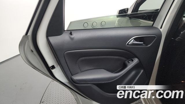Mercedes-Benz B-Class B220