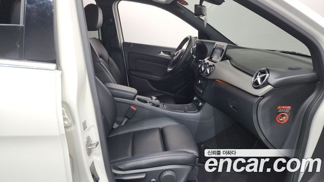 Mercedes-Benz B-Class B220