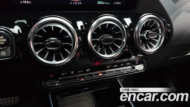 Mercedes-Benz GLA-Class GLA45 AMG 4MATIC+
