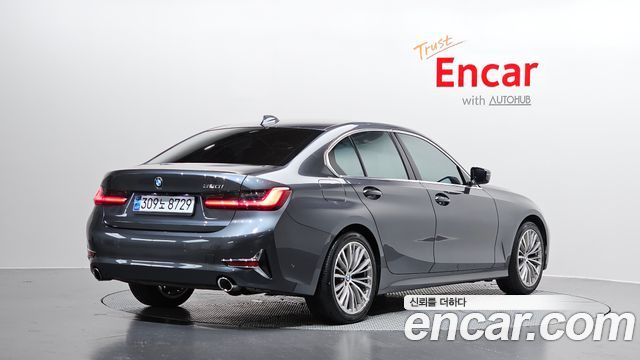BMW 3-Series 320i Luxury