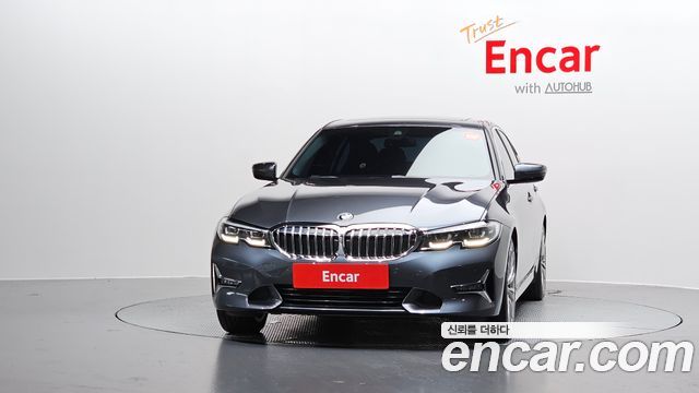 BMW 3-Series 320i Luxury