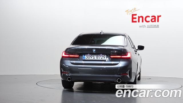 BMW 3-Series 320i Luxury