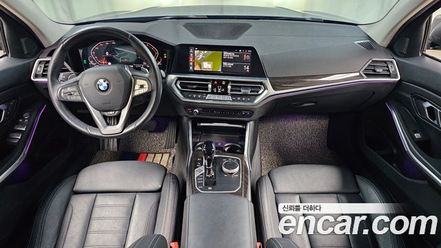 BMW 3-Series 320i Luxury