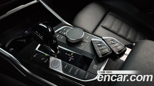 BMW 3-Series 320i Luxury
