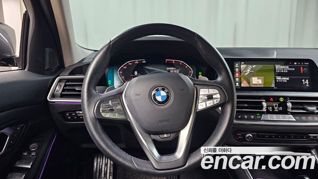 BMW 3-Series 320i Luxury