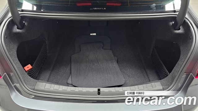 BMW 3-Series 320i Luxury
