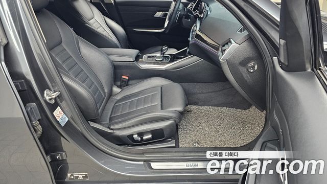 BMW 3-Series 320i Luxury