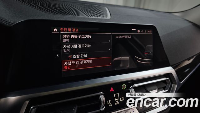 BMW 3-Series 320i Luxury