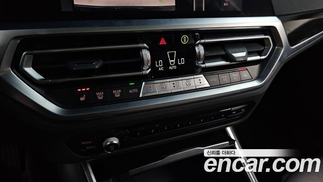 BMW 3-Series 320i Luxury