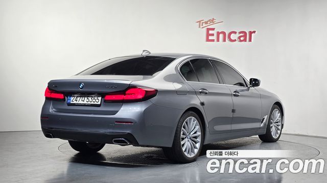 BMW 5-Series 530i xDrive Luxury