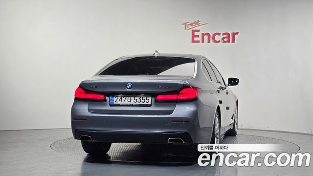 BMW 5-Series 530i xDrive Luxury