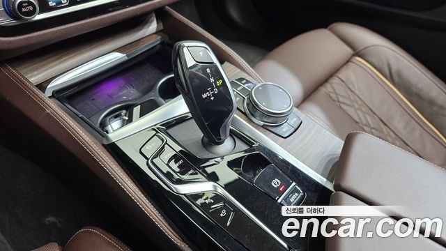 BMW 5-Series 530i xDrive Luxury