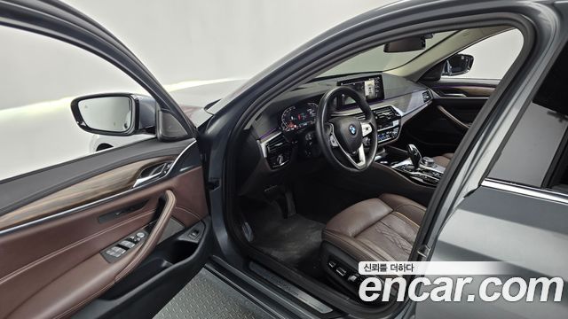 BMW 5-Series 530i xDrive Luxury