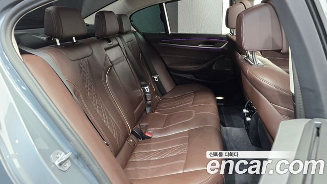 BMW 5-Series 530i xDrive Luxury