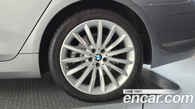 BMW 5-Series 530i xDrive Luxury