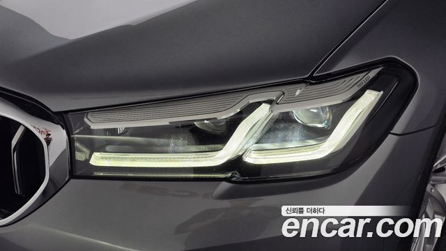 BMW 5-Series 530i xDrive Luxury