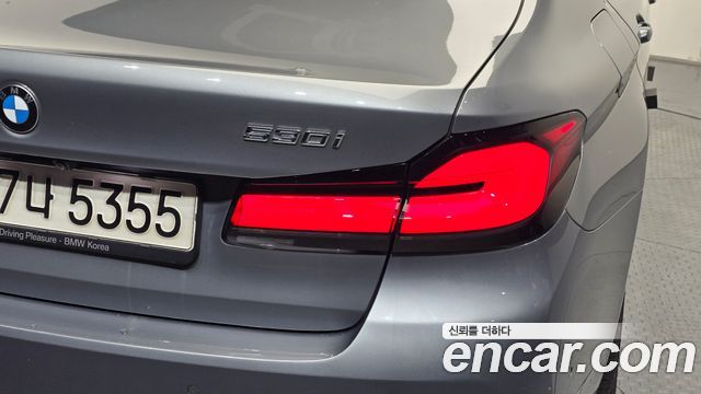 BMW 5-Series 530i xDrive Luxury