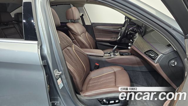 BMW 5-Series 530i xDrive Luxury
